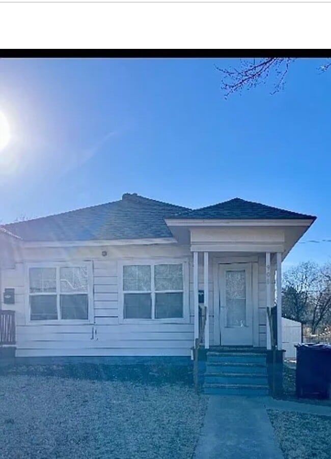 Primary Photo - 906 N Beard Ave