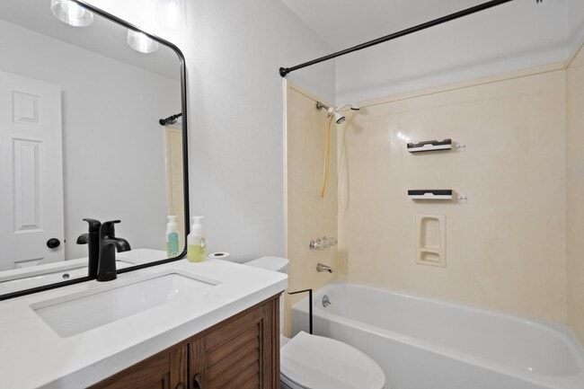 Building Photo - 87133 Golf Club Dr