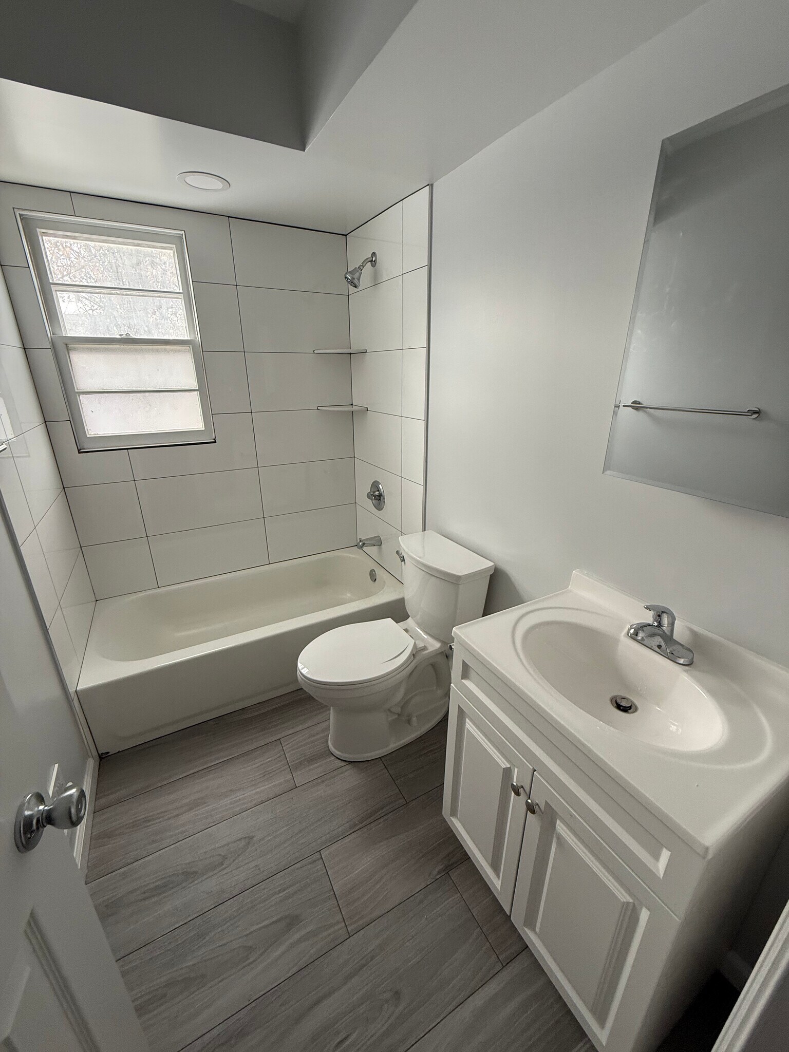 Bathroom - 916 Walnut St