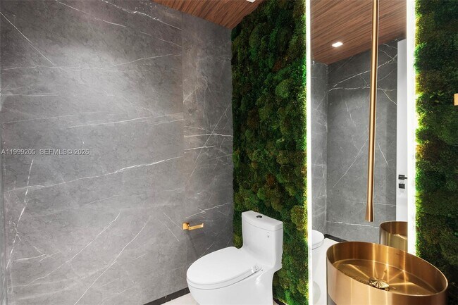 Building Photo - 400 Sunny Isles Blvd