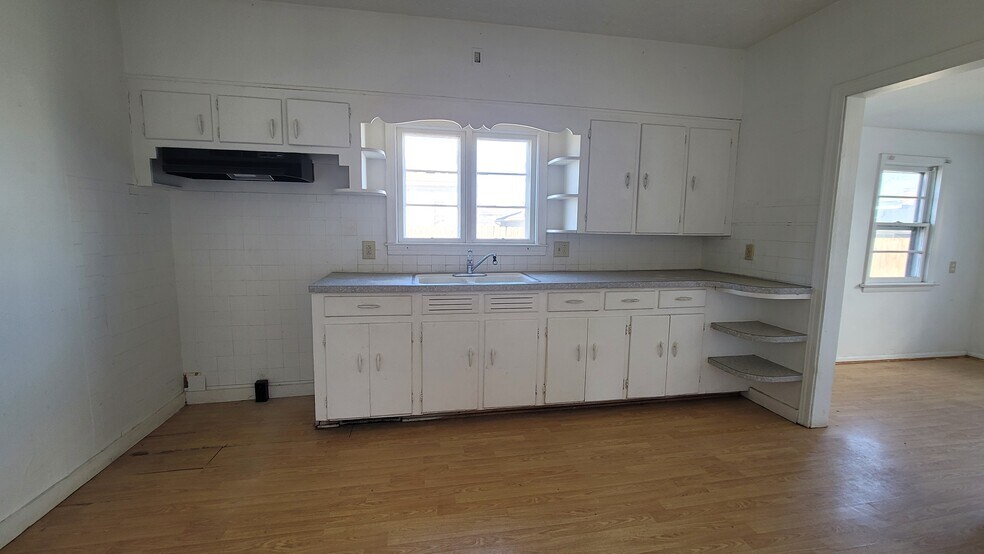 Building Photo - 658 S Rockhill Ave