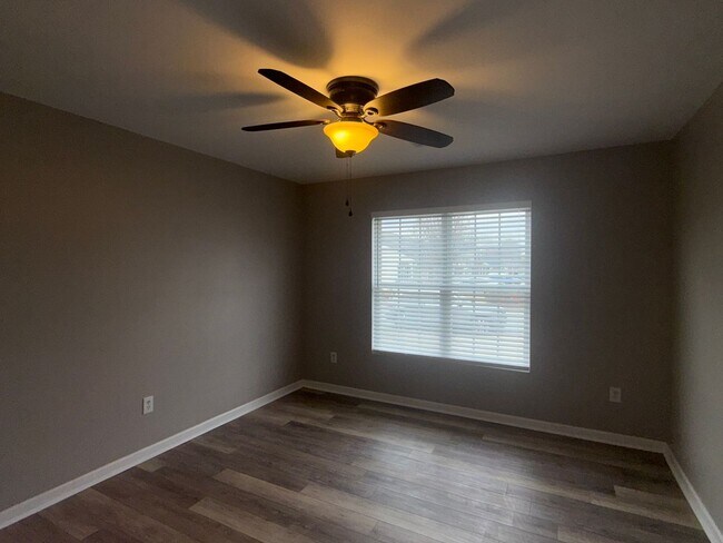 Building Photo - Freshly Renovated Rock Hill Condo – 2BR/2BA