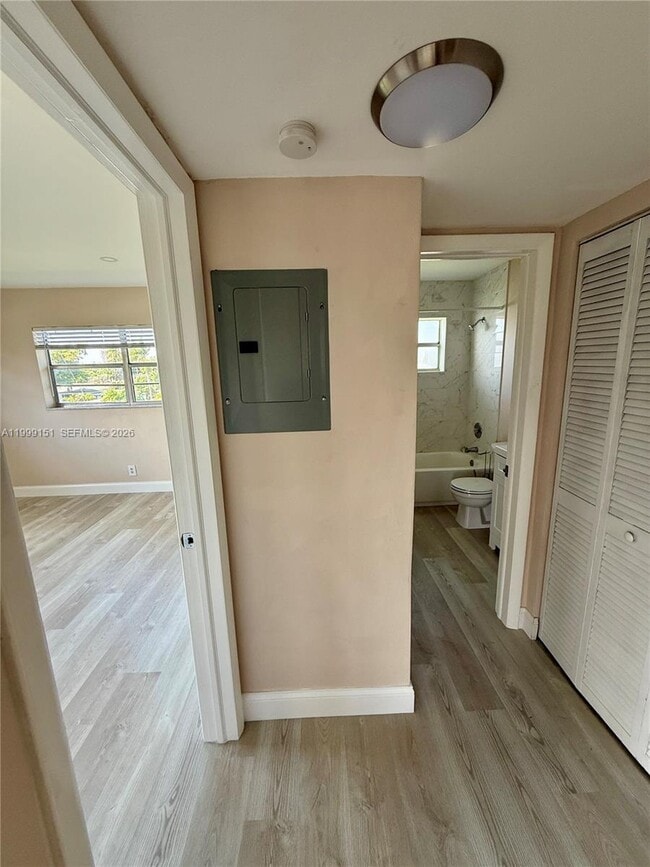 Building Photo - 1607 Arthur St