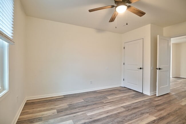 Building Photo - COMING SOON! Modern Living Awaits in This Fully Renovated 2BR Home in Rock Hill!