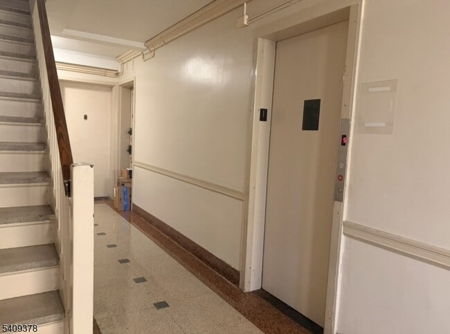 Building Photo - 3021 Edwin Ave