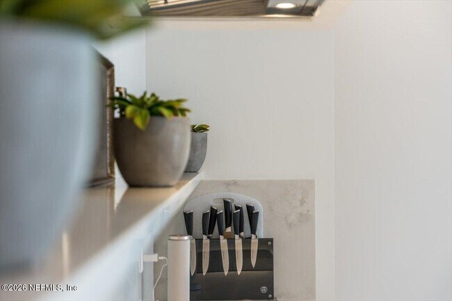 Building Photo - 114 12th Ave S