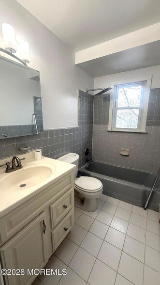 Building Photo - 364 Westwood Ave