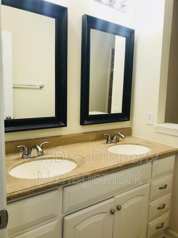 Building Photo - 10813 Heatherwood Dr