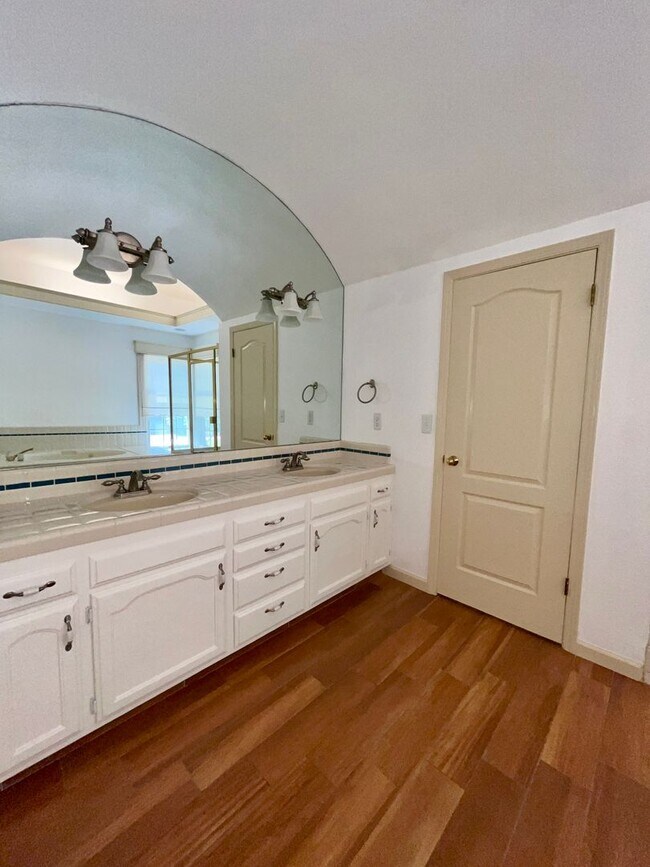 Building Photo - San Gabriel