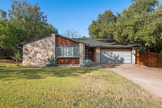 Primary Photo - 1104 Durham Dr