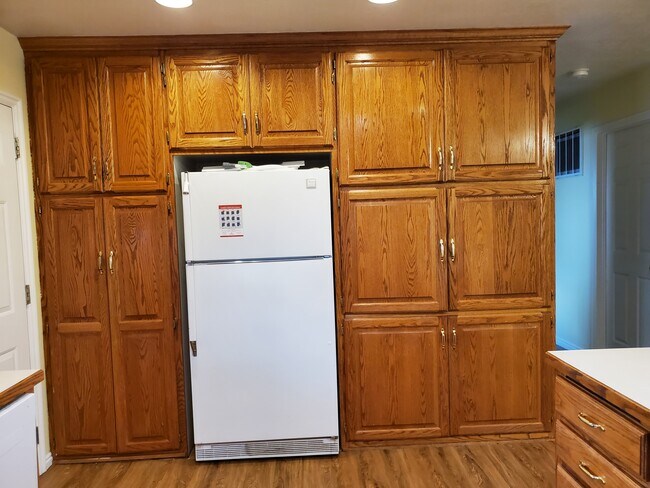 Building Photo - 285 N 400 E