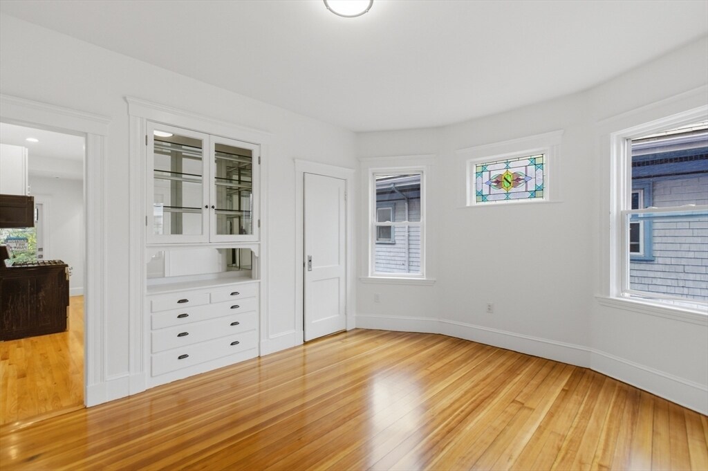 Building Photo - 26 Roseclair St