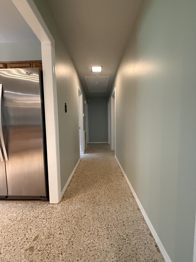 Building Photo - 2803 Smilax Ave