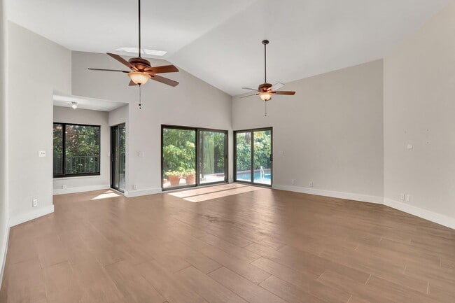 Building Photo - 7770 Villa Nova Dr
