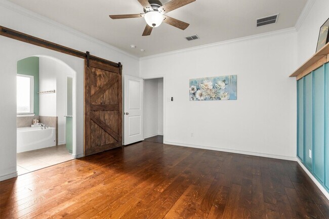 Building Photo - 3700 Linden Ave