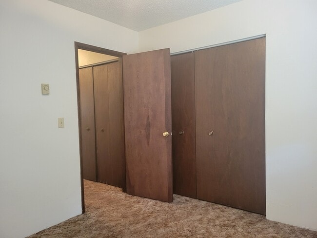 Building Photo - 400 NW Elm St