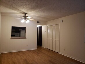 Building Photo - 1 Bedroom, 1.5 Bath Townhouse