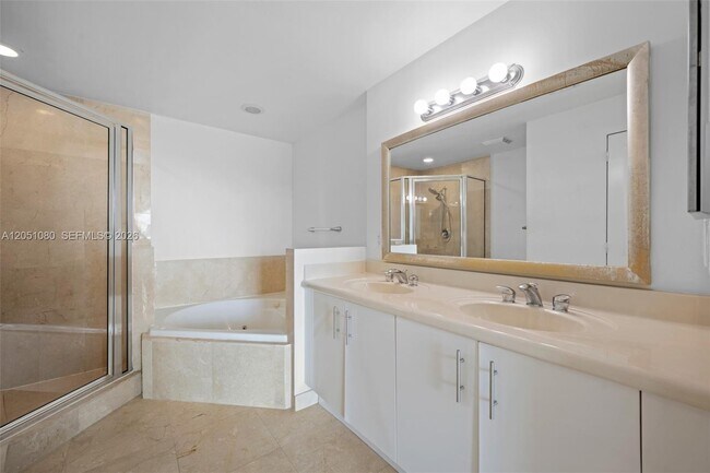 Building Photo - 7910 Harbor Island Dr