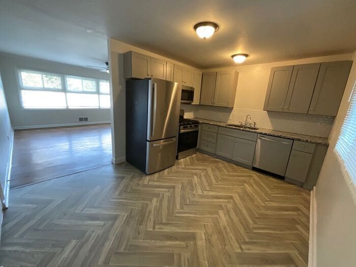 Building Photo - 3011 Horse Shoe Dr