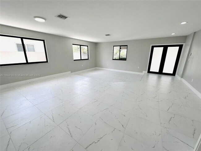 Building Photo - 201 SW 40th Ave