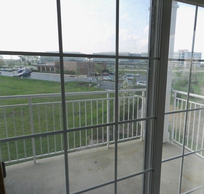 Building Photo - 101 Pointe Dr