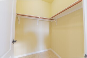 Building Photo - Town Centre Condo close to Dell and Shoppi...