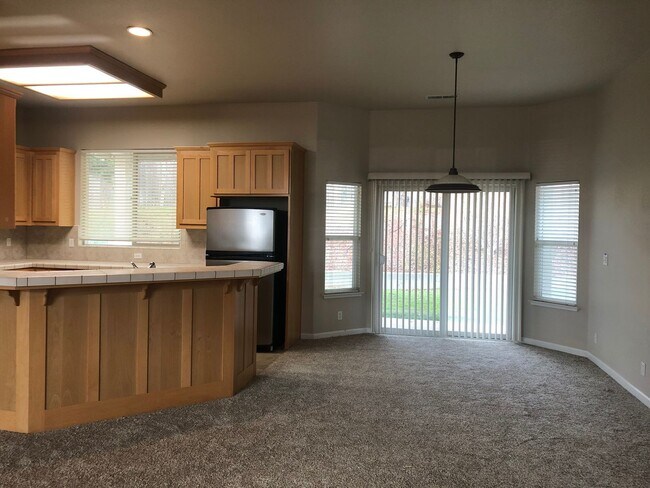 Building Photo - 1165 Dog Leg Dr