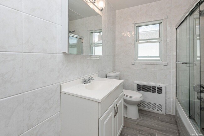 Building Photo - 176 Nassau Blvd