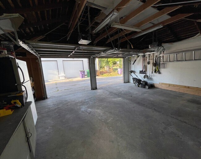 Building Photo - STUNNING Updated Bungalow Home in the West Highlands- Available 8/5!
