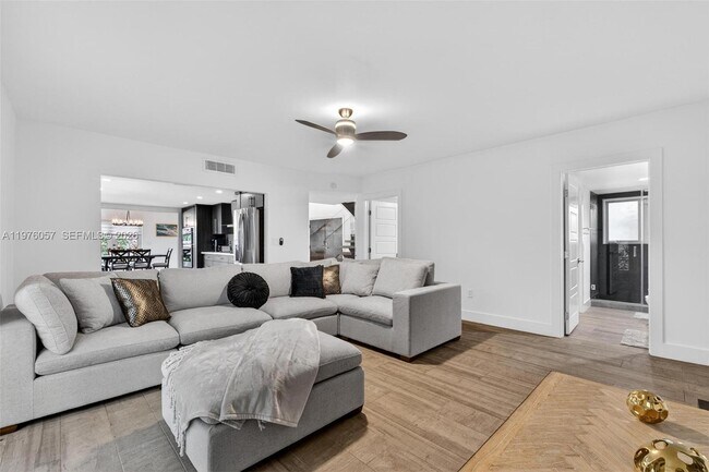 Building Photo - 3231 Salzedo St