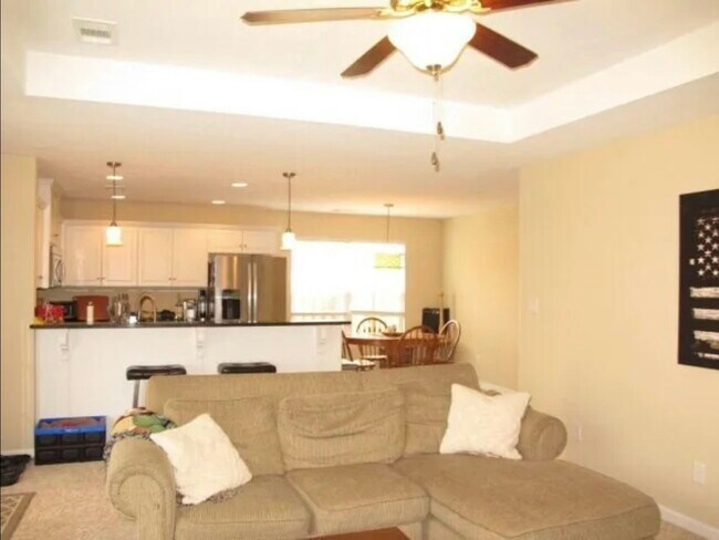 Building Photo - 2117 Grove Landing Way