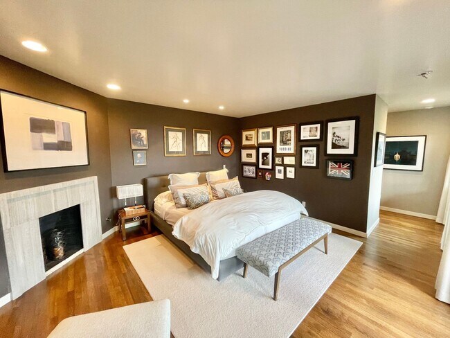 Building Photo - 3BR/2.5BA INCOMPARABLE Views!!! Prime Corona Heights Residence! 2 car parking and laundry! PROGRE...