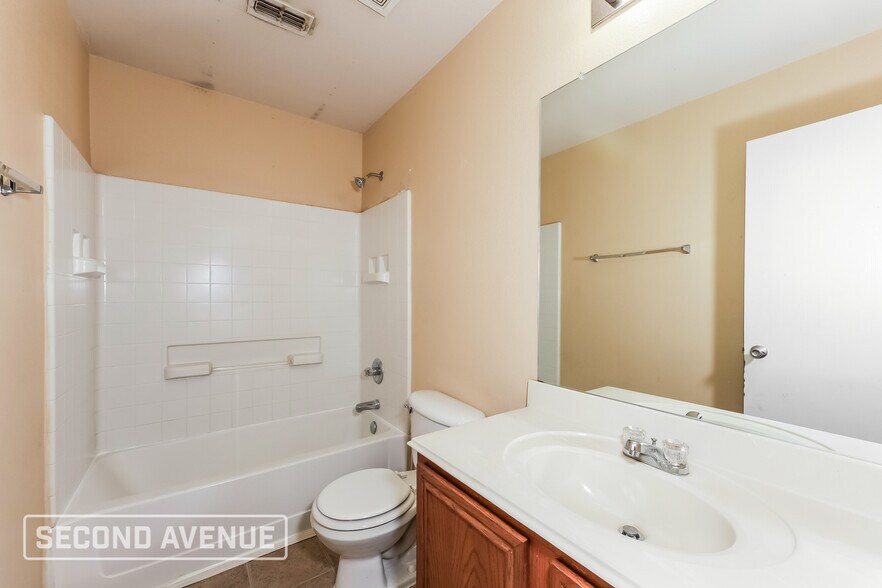 Building Photo - 6152 River Pointe Dr