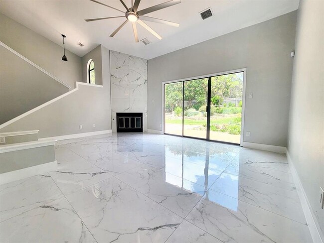 Building Photo - Beautiful and Spacious 4 BR / 3 BA Home fo...