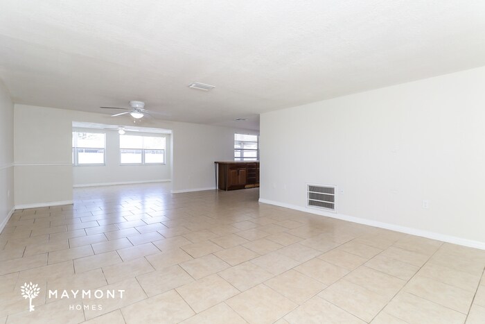 Building Photo - 7125 Sandalwood Dr