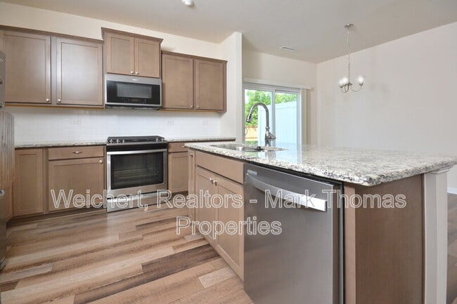 Building Photo - 409 Vassar Dr