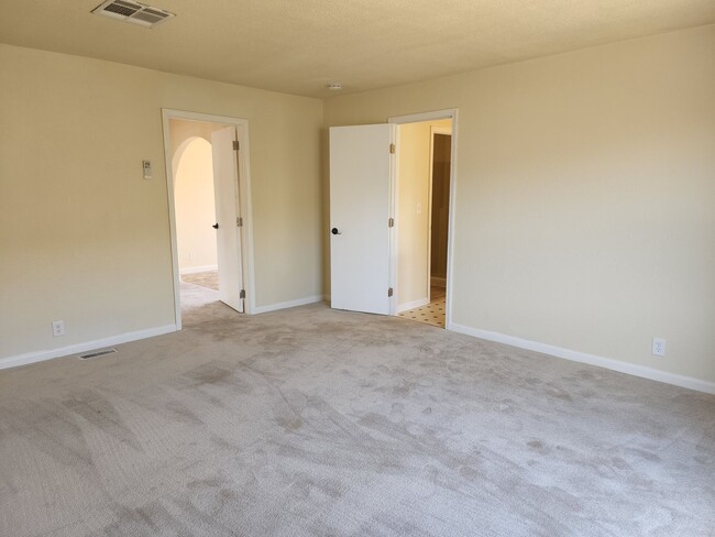 Building Photo - Large manufactured home in Topaz Ranch Estates