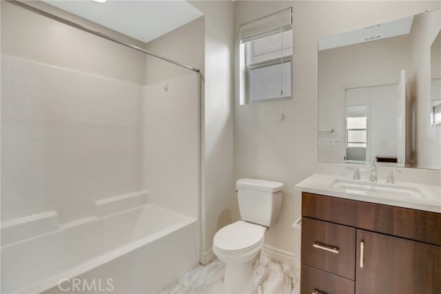 Building Photo - 783 Benchmark