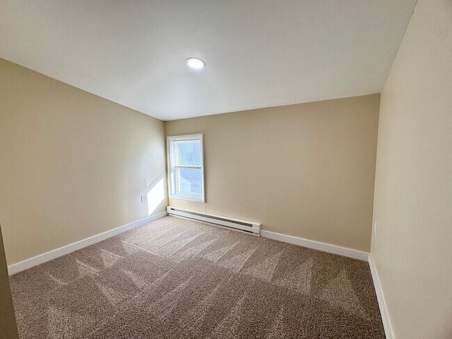 Building Photo - 165 N Hanover St