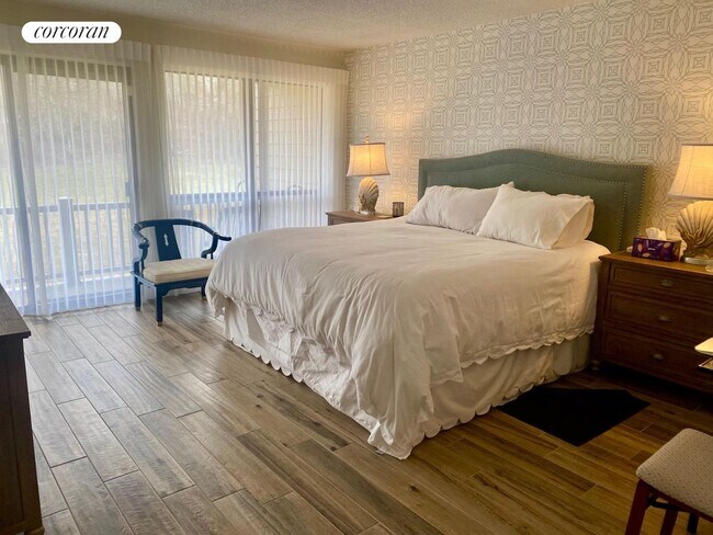 Building Photo - 52 Fairway Pl