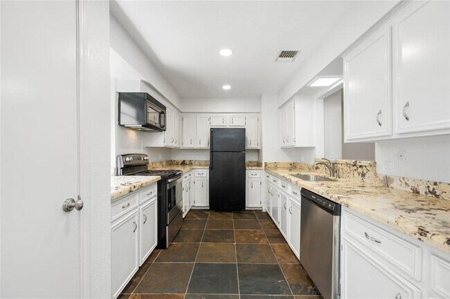 Building Photo - 4406 Basswood Ln