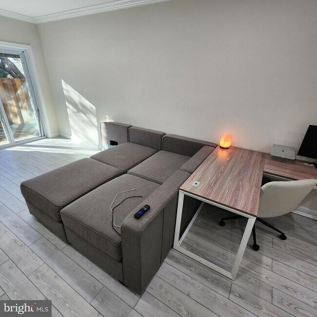 Building Photo - 255 S Pickett St