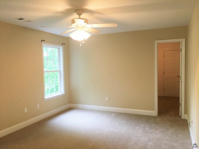 Building Photo - 502 Whistler Ln N
