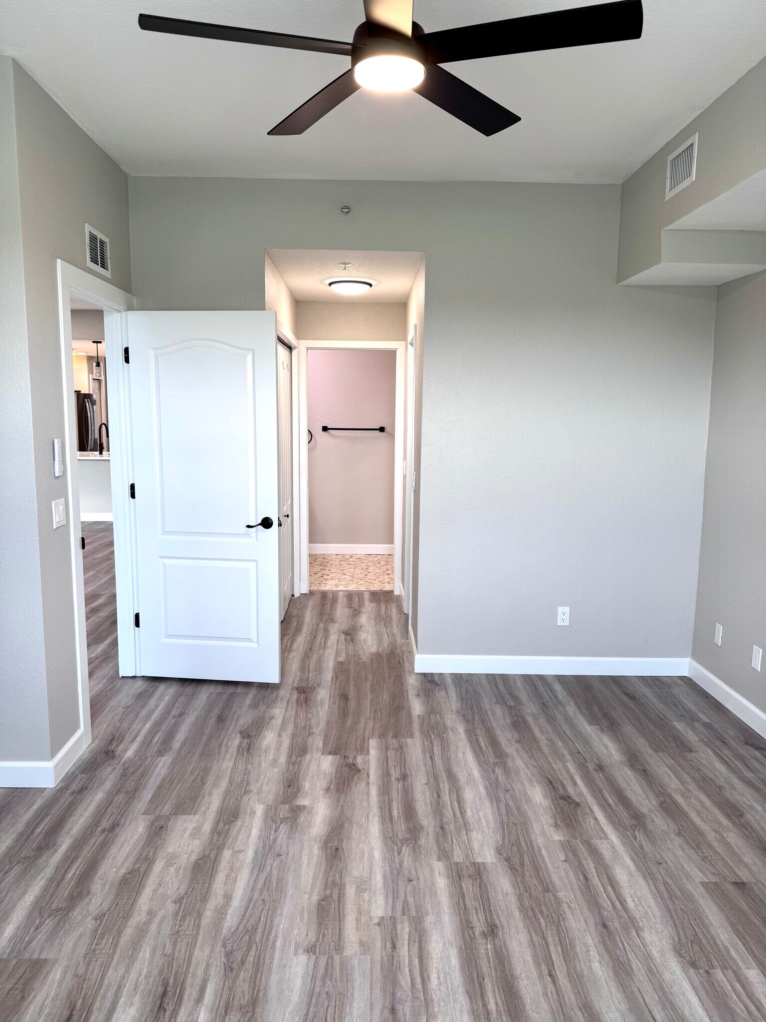Building Photo - 819 Fairwaycove Ln