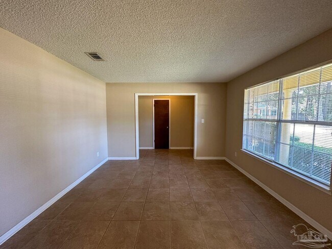 Building Photo - 3660 Buford Cir