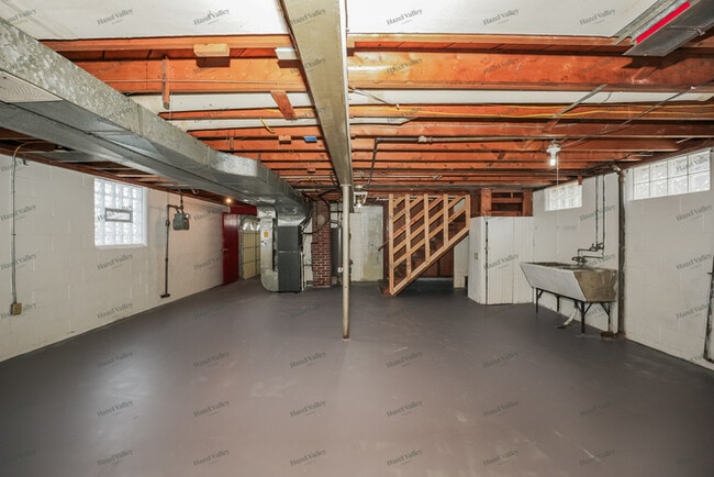 Building Photo - 2365 Pelton Ave