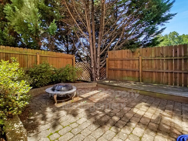 Building Photo - 209 Ashby Dr