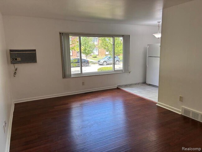 Building Photo - 4830 Briarwood Ave