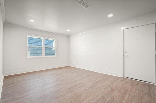 Building Photo - 3655 Old Shell Rd