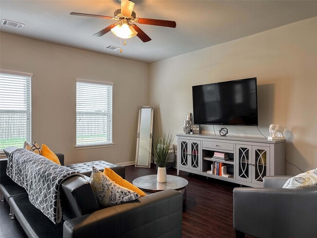 Building Photo - 2 Eagle Lake Ct